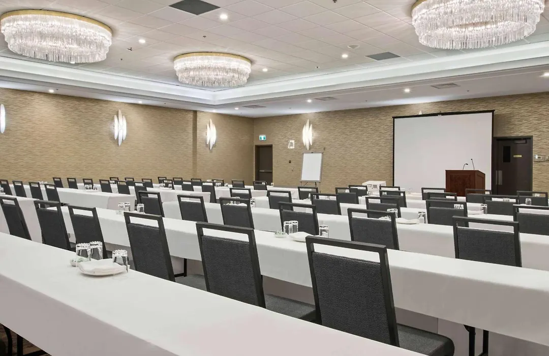 Best Western Premier Calgary Plaza Hotel & Conference Centre-1