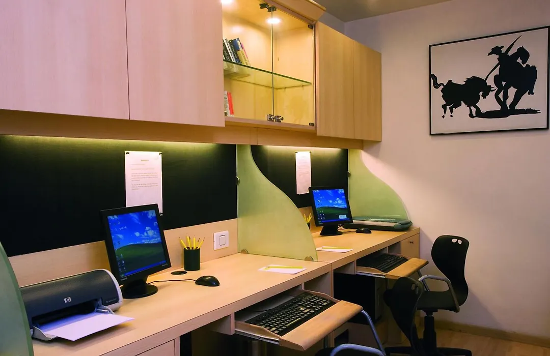 Lemon Tree Hotel, Udyog Vihar, Gurugram-1
