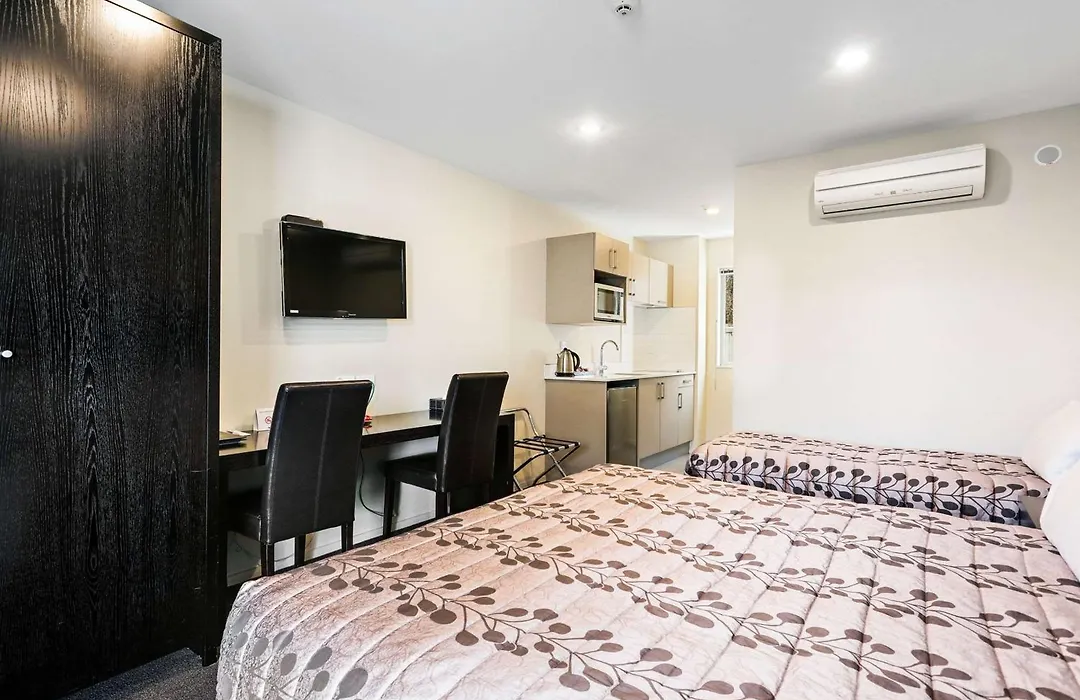 Quality Suites Amore-1