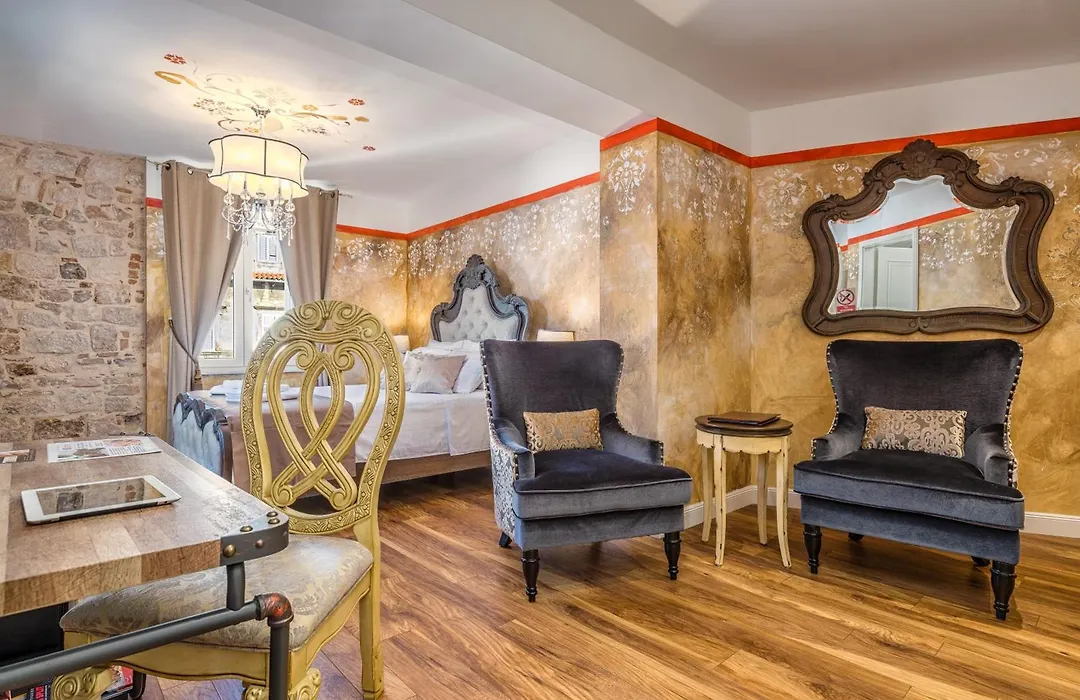 Plaza Marchi Old Town - Mag Quaint & Elegant Boutique Hotels-1