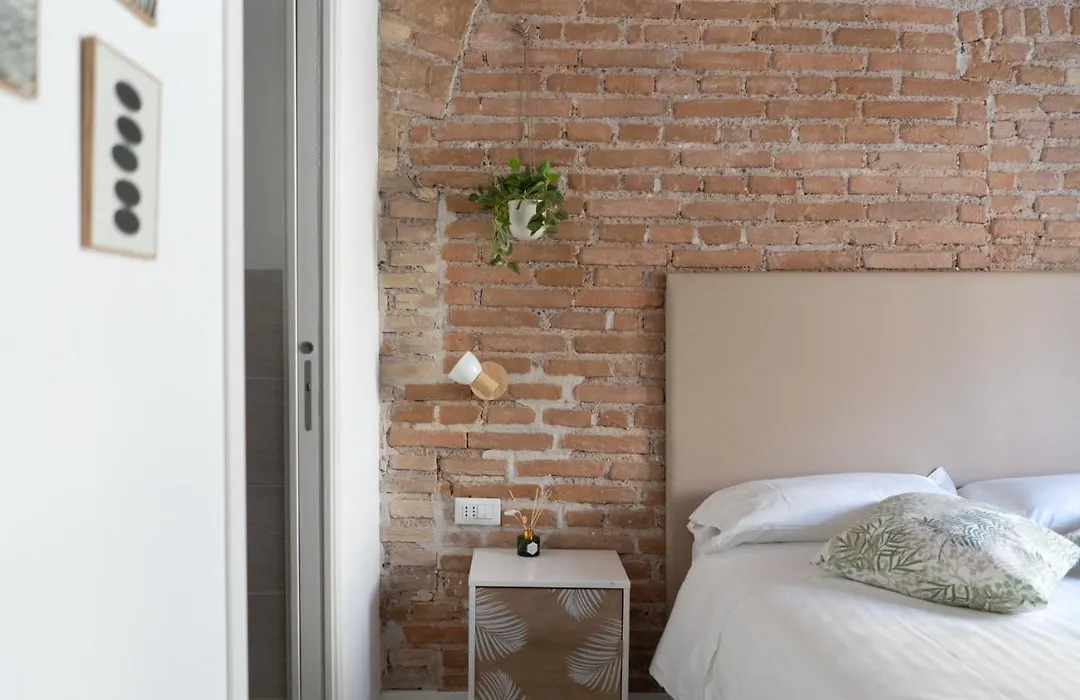 White Ostilia Guesthouse-1