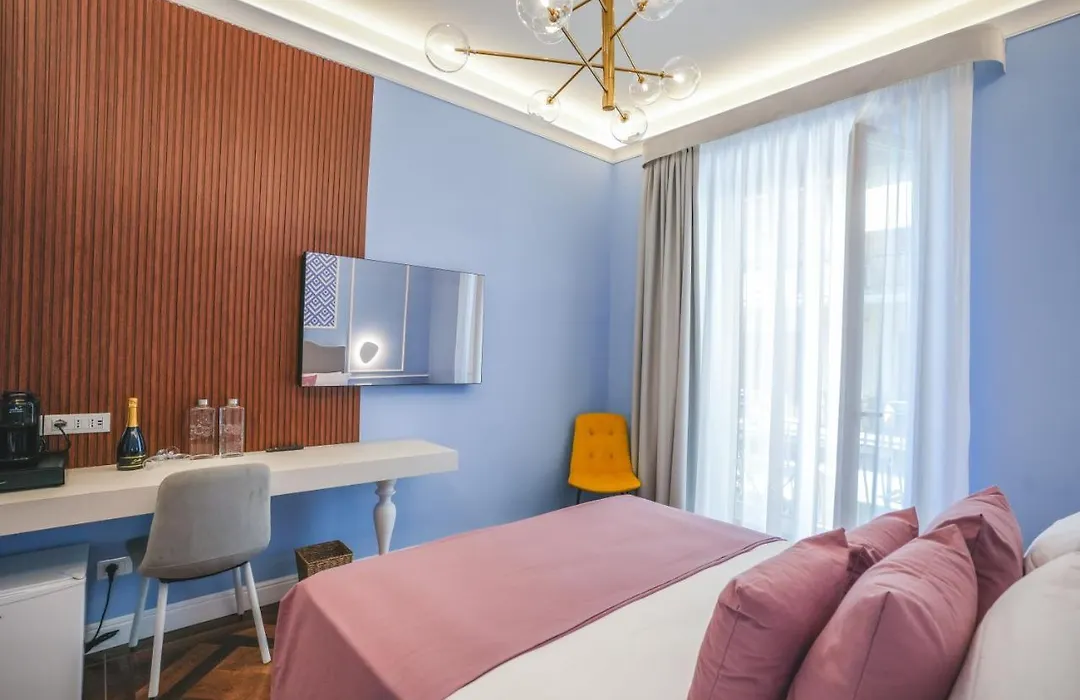 Cafe Latino Suites-1