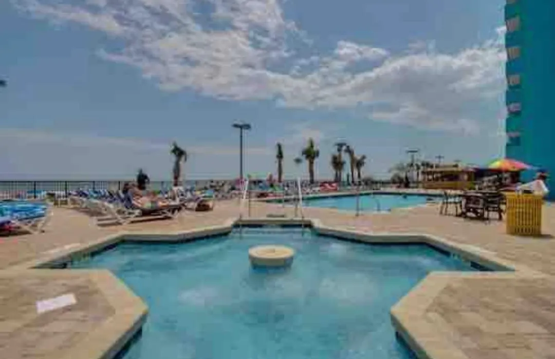 Upgraded Studio At Landmark Resort ! 17 Pools, Lazy Rivers, Jacuzzis! 814-1