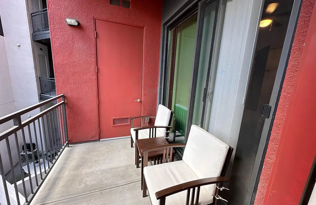 Luxury Designed 2 Bedrooms Part Hotel In Woodland Hills Ca-1