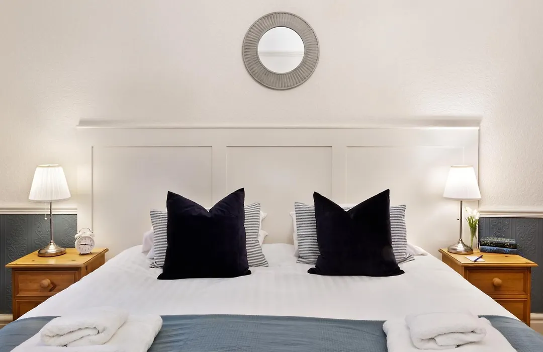 Fountains Guest House - Harrogate Stays With Free Parking-1
