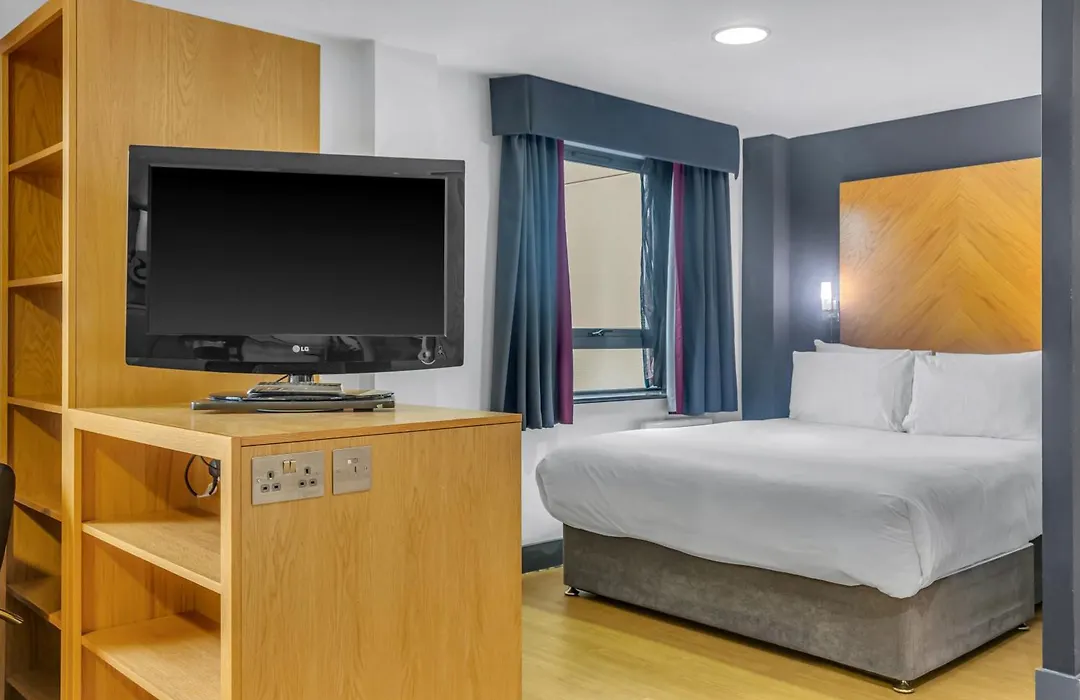 Roomzzz Leeds City West-1