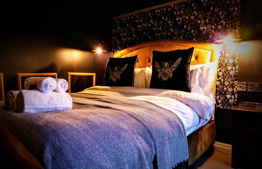 The Mad Hatter'S Guestrooms-1