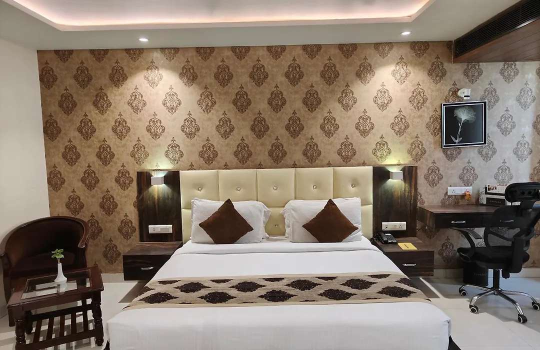 Pinnacle By Click Hotels, Lucknow-1