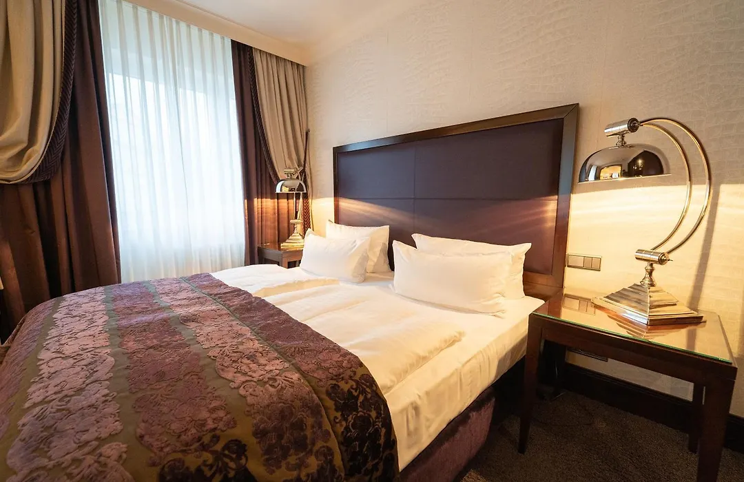 Bernstein Hotel Villa Kastania-1
