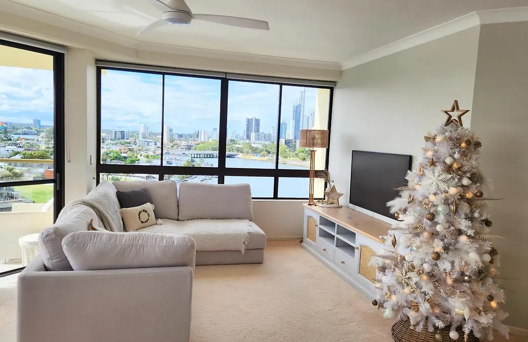 Penthouse In Surfers Hawaiian Holiday Apartments-1