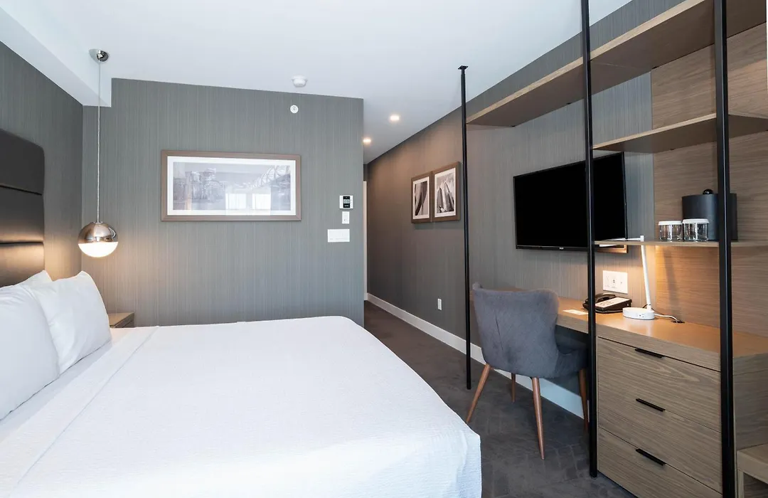 Sandman Signature Calgary Airport Hotel-1