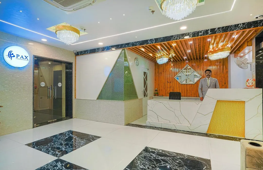 Pax Grand Blue - Rooftop Swimming Pool & Restaurant - 500 Mtr From Udaipur Railway Station-1