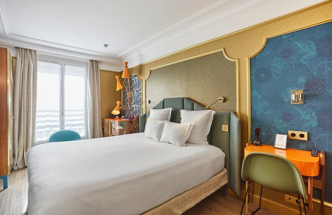 Idol Hotel-1