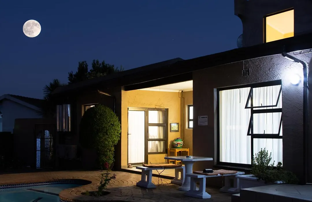 Woodpecker'S Inn Guest House-1