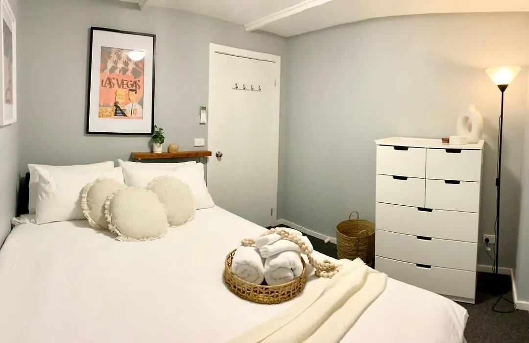 Quite, Quaint & Private Guesthouse, Sleeps 6-1