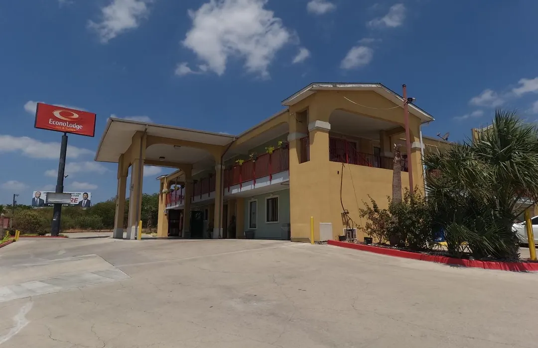 Econo Lodge Inn & Suites San Antonio Near Frost Bank Center-1