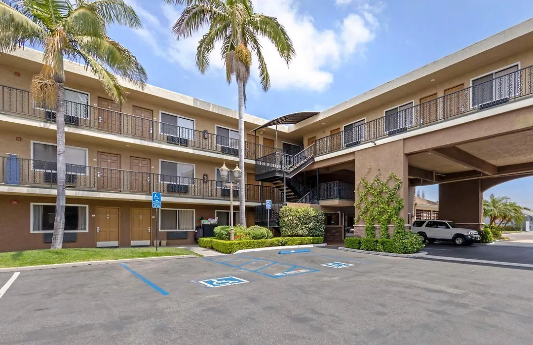 Quality Inn & Suites Anaheim Maingate-1