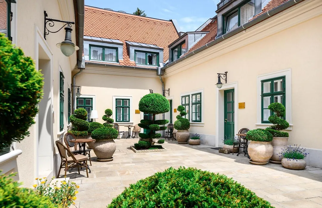 Maison Bistro & Hotel-1