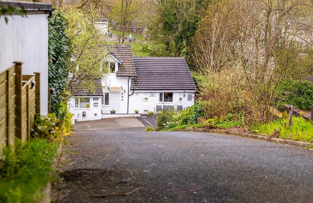 Roger Ground Guest House - With Onsite Car Parking-1