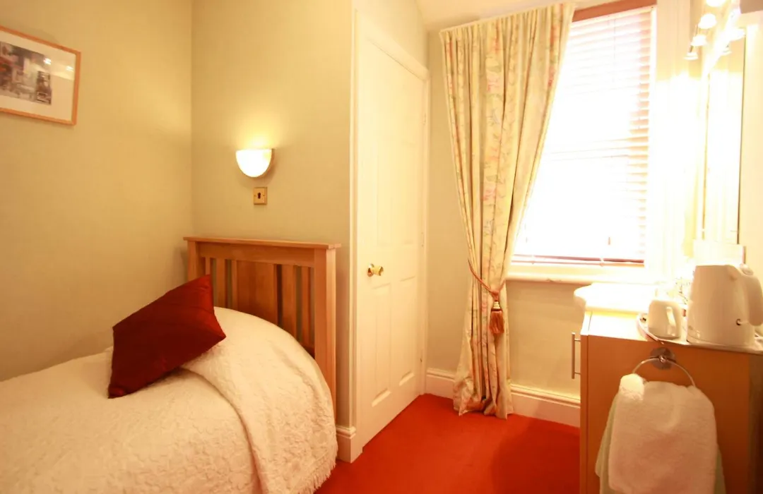 Brentwood Guest House-1