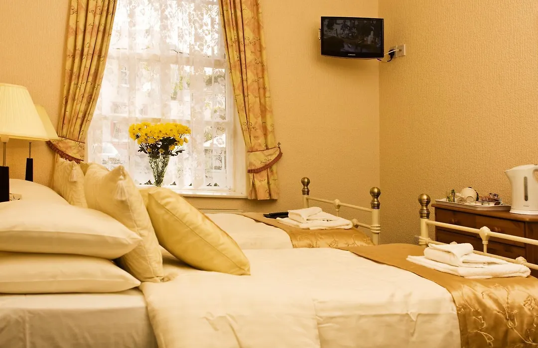 Tor Dean Guest House-1