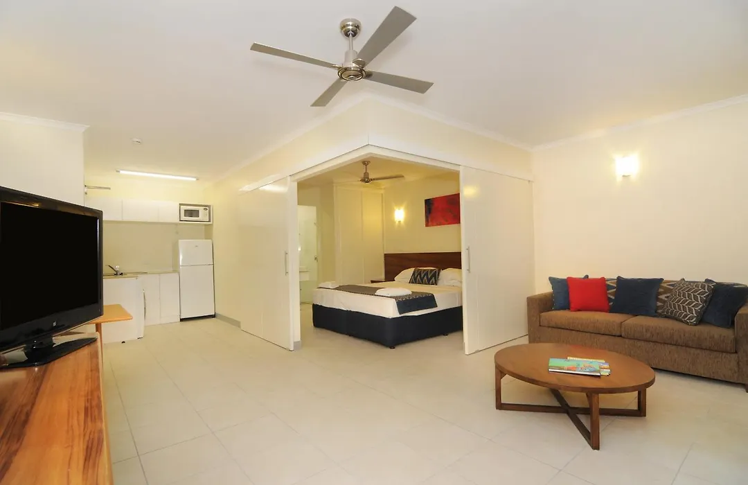 Cairns Queenslander Hotel & Apartments-1