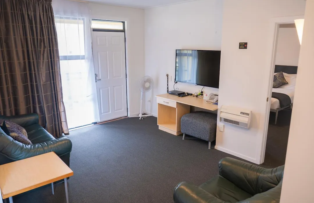 Victoria Court Motor Lodge - Spa & Free Parking-1