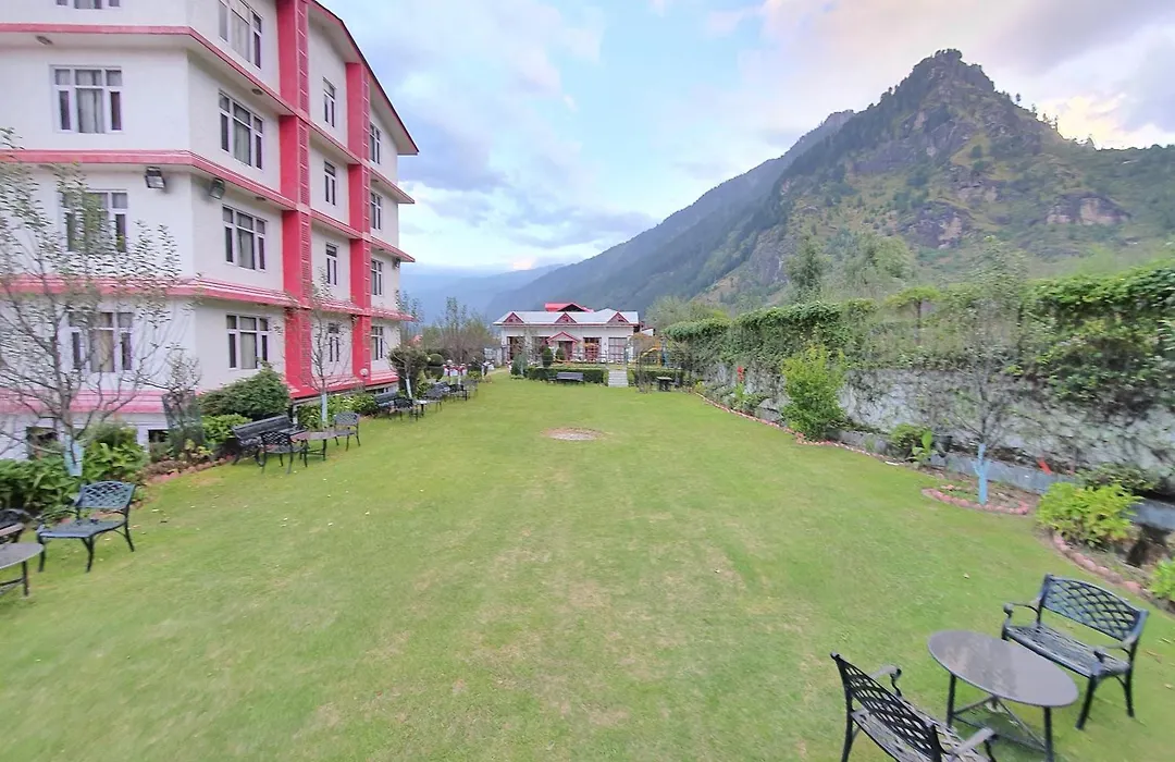 De Vivendi Resorts, Manali With 35000 Sqft Open Lawn-1