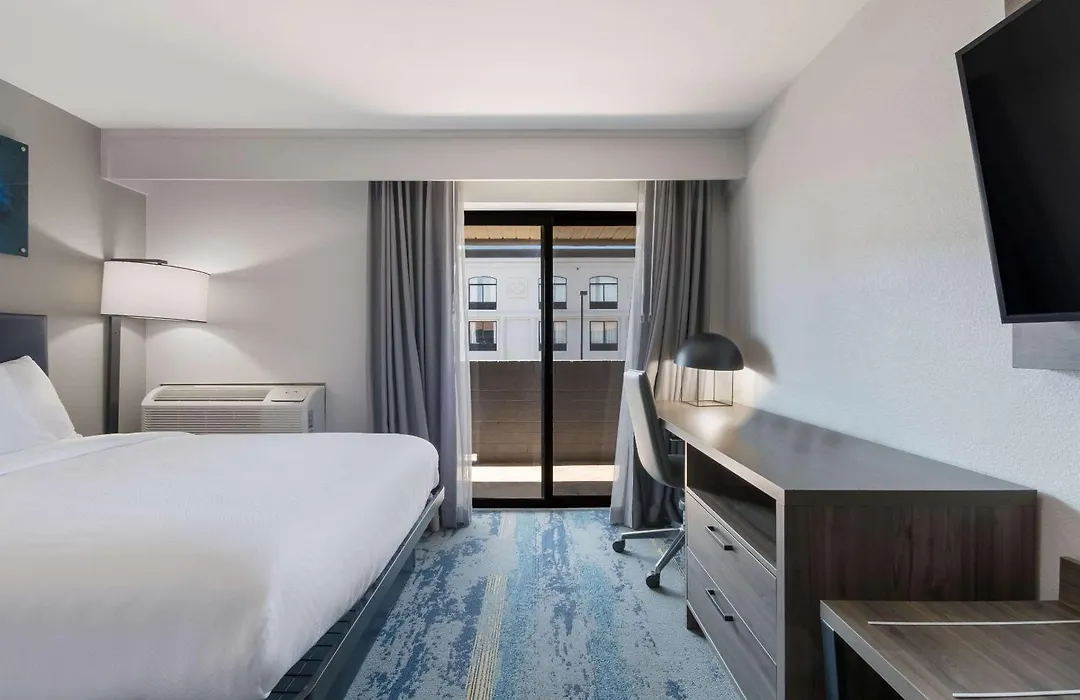 Clarion Pointe Okc Airport-1