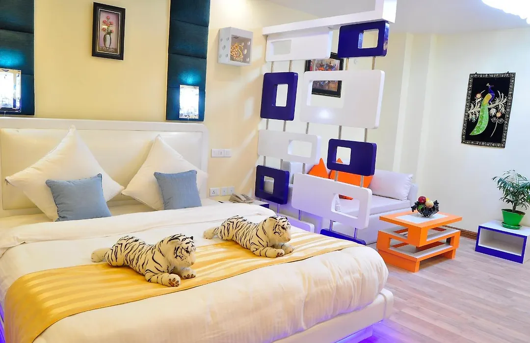 Royal Penguin Boutique Hotel & Spa-1