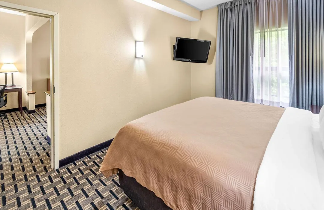 Clarion Inn & Suites Indianapolis Northwest-1