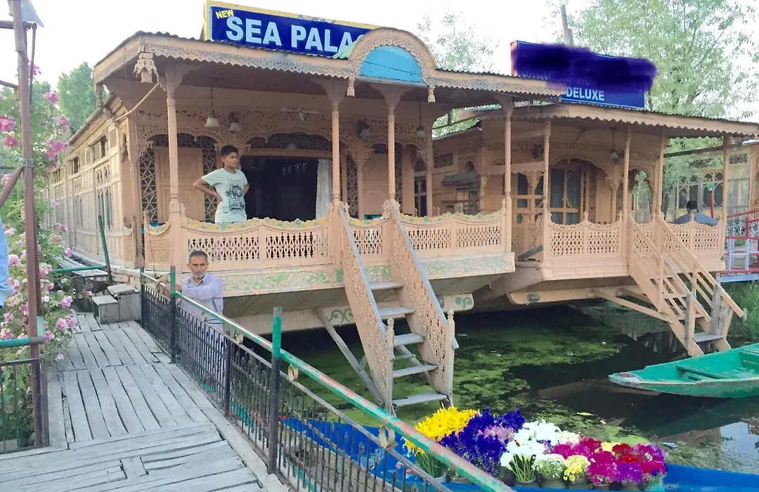 New Sea Palace Houseboats-1
