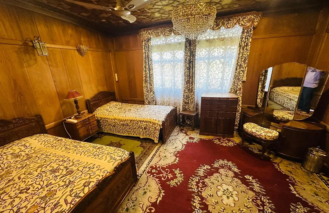 Houseboat New Pride Of Kashmir-1