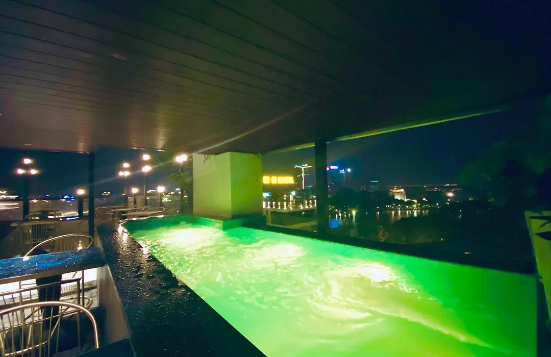 L'Signature Hotel & Spa-1