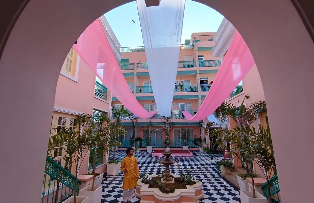 Hotel White Rabbit-1