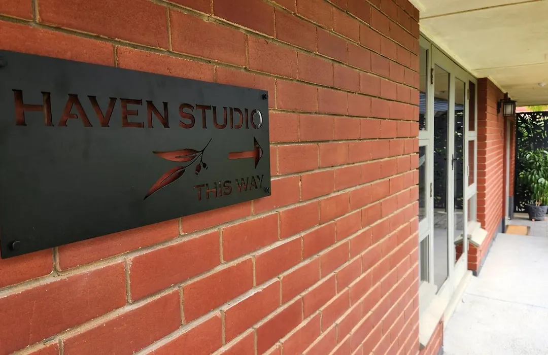 Haven Studio Hideaway Near Airport-1