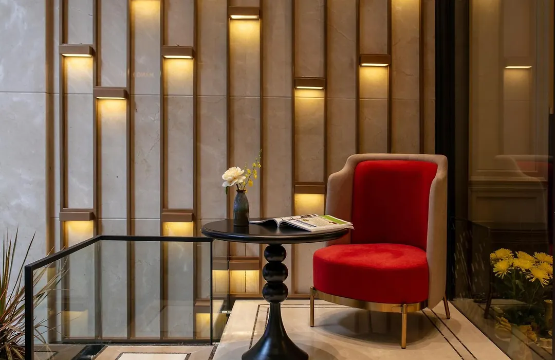 Le Premier Hotel & Rooftop Bar-1