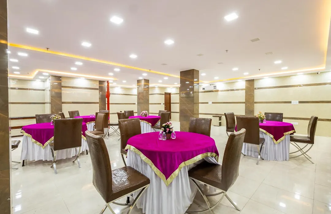 Hotel Red Castle - Near Ganga Ram & Blk Hospital - Karol Bagh-1