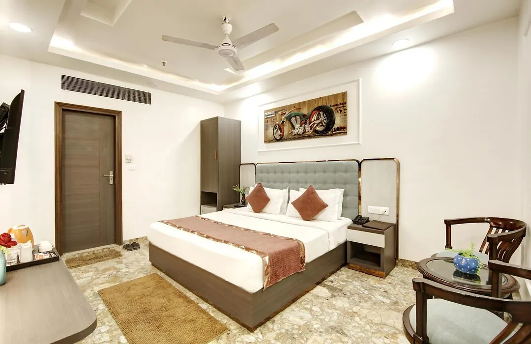 Hotel All Iz Well - Just A Min Away From New Delhi Railway Station-1