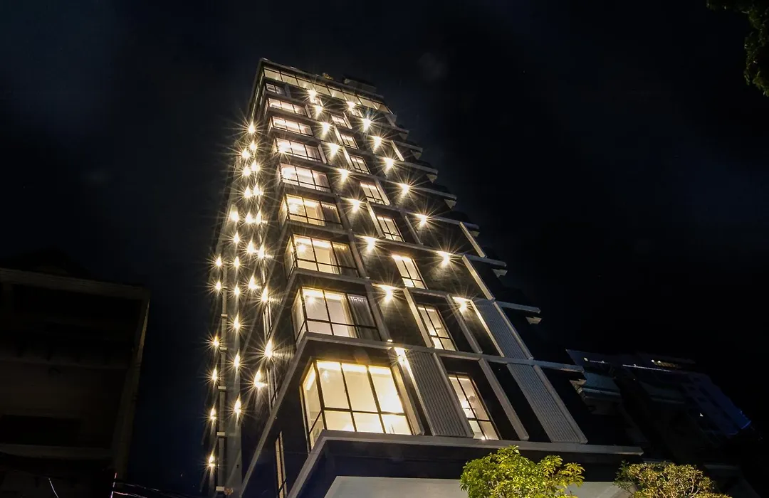 Glow Park Hotel Grand Royal Palace-1