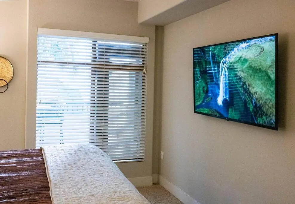 1 Bedroom Xl Condo With King Bed, Garden View, Parking Included-1