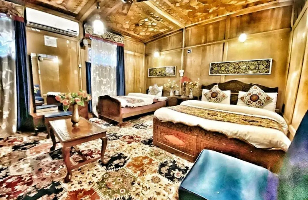 The Heritage Group Of Houseboats-1