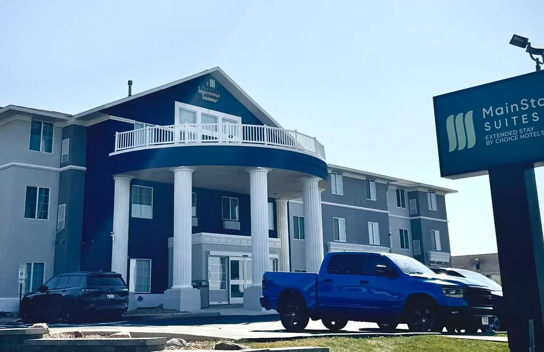 Mainstay Suites Madison Airport-1