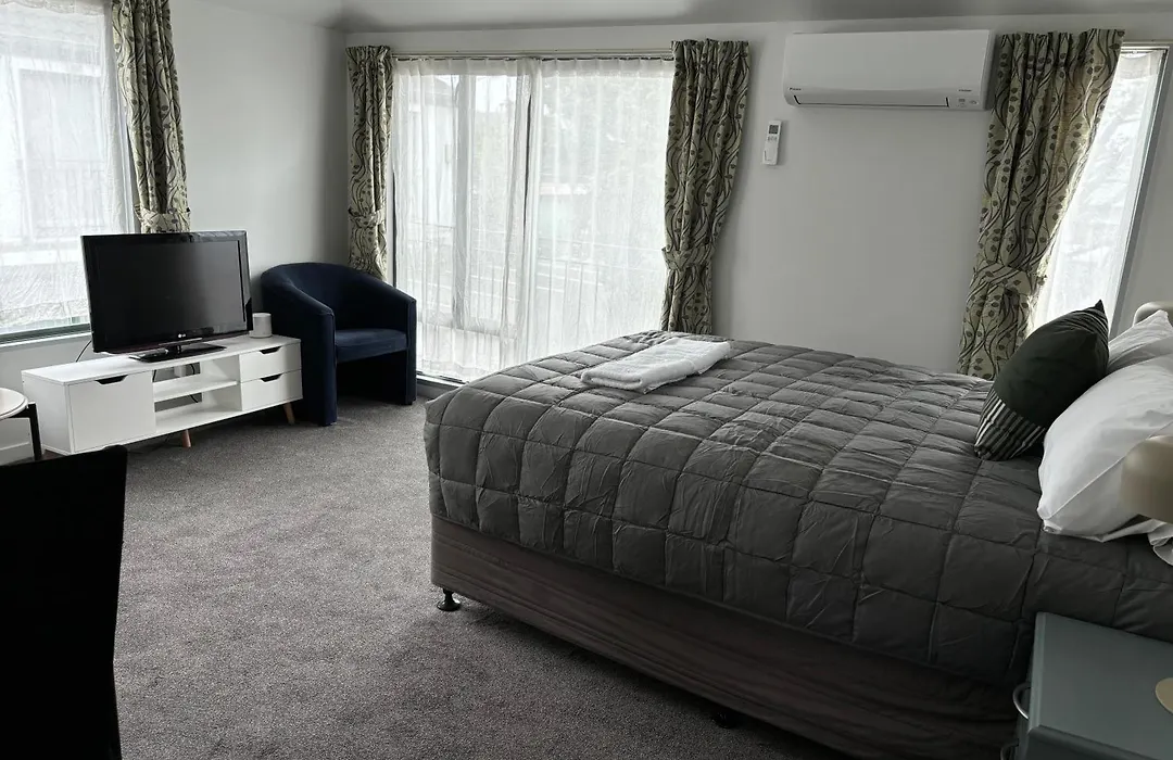 Courtesy Court Motel-1
