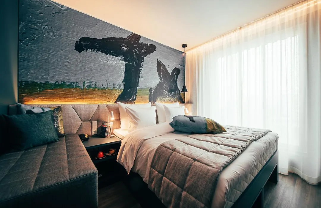 Hotel Ax-1