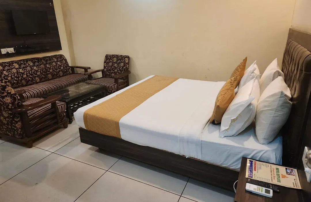 Hotel Naveen-1