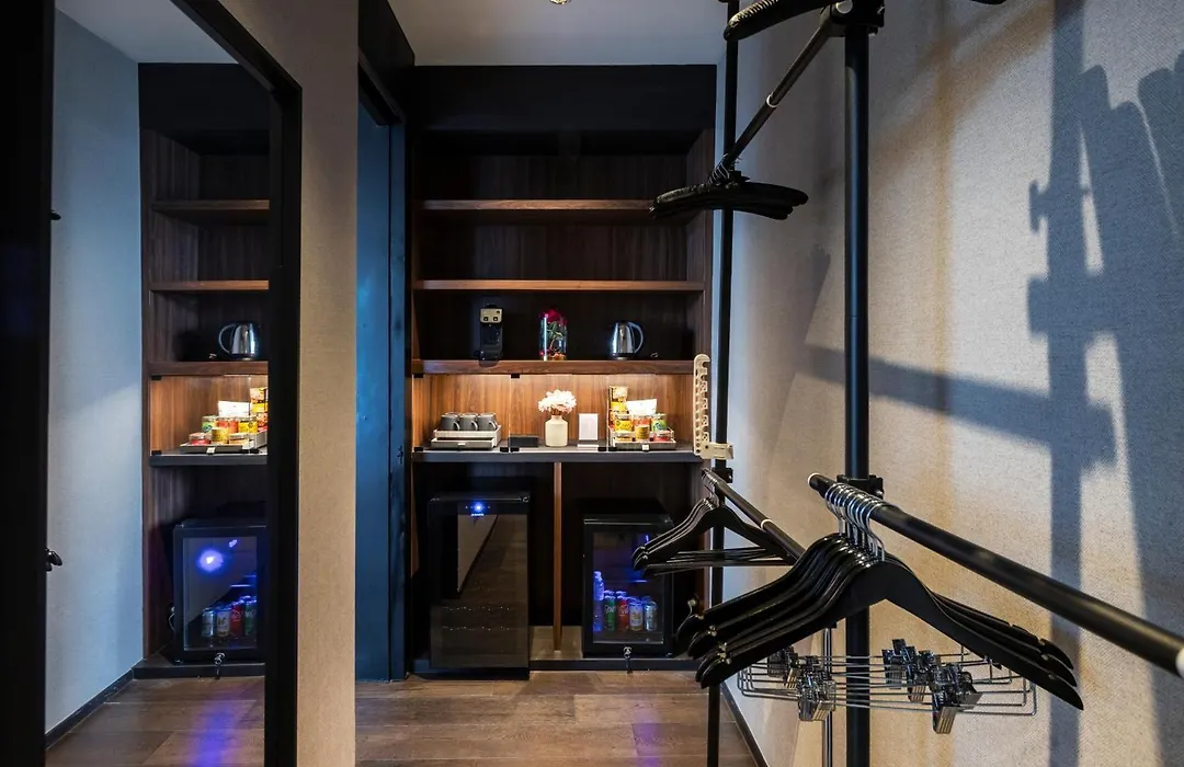 Walton Suites Sukhumvit-1