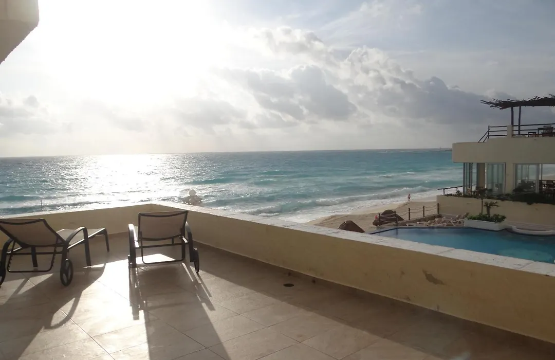 Cancun Plaza Condos-1