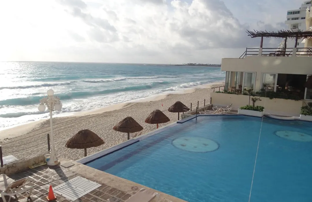 Cancun Plaza Condos-1