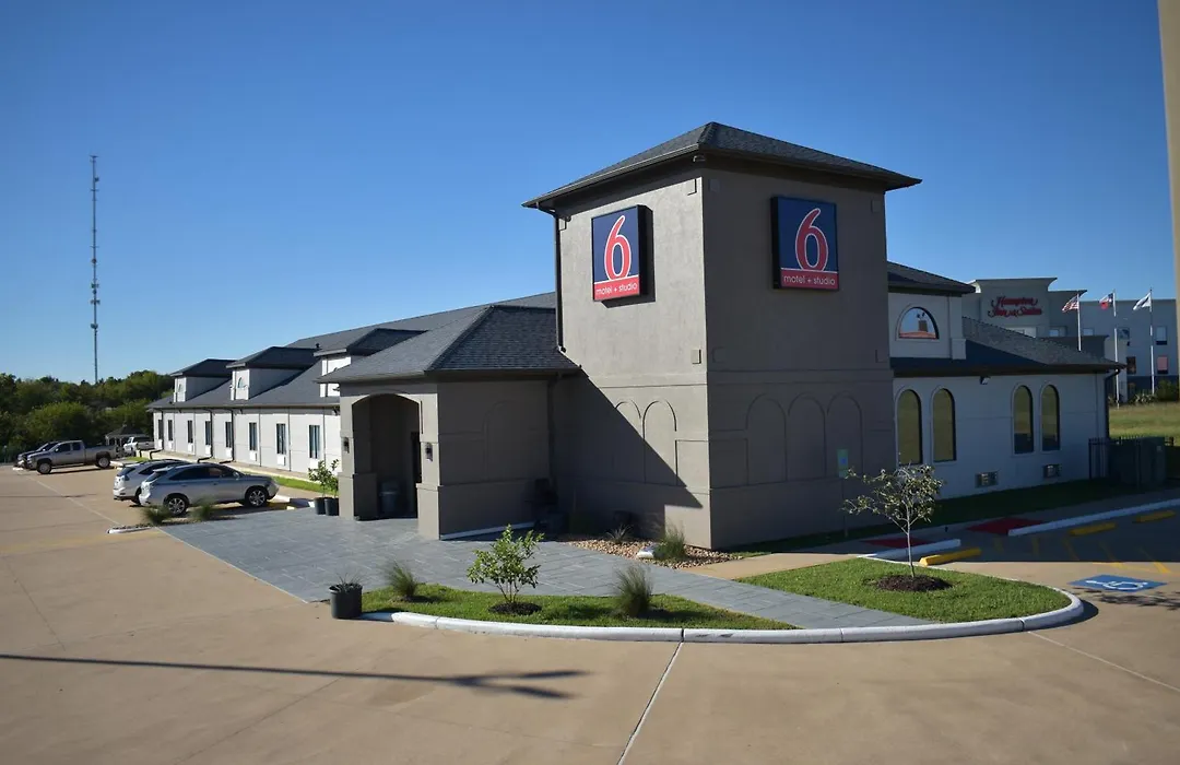Motel 6-Brenham, Tx-1